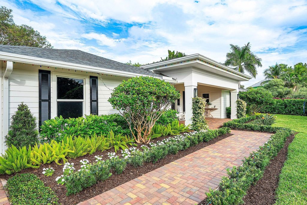 Photo of 917 SW 36th Court, Boynton Beach, FL 33435 (MLS # B26029306)