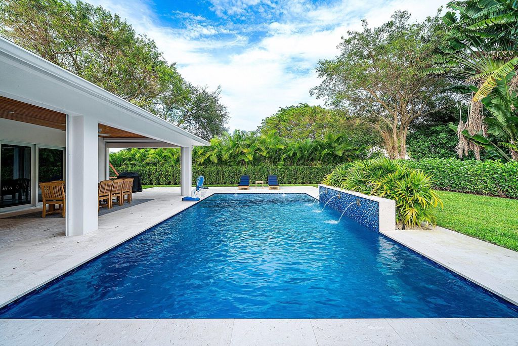 Photo of 917 SW 36th Court, Boynton Beach, FL 33435 (MLS # B26029306)