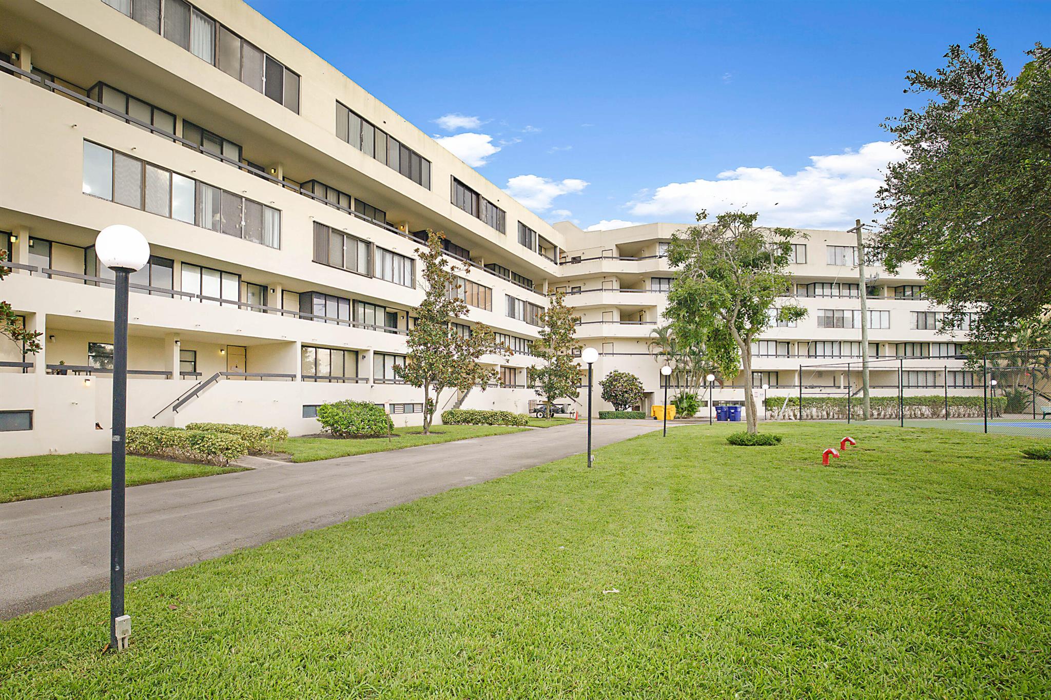 1401 S Federal Highway 411