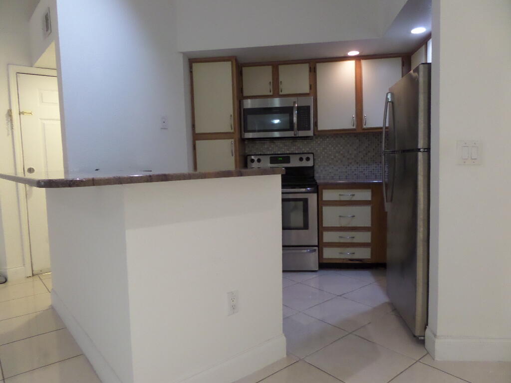 PONTE VERDE AT PALM BEACH LAKES CONDO - Residential Lease