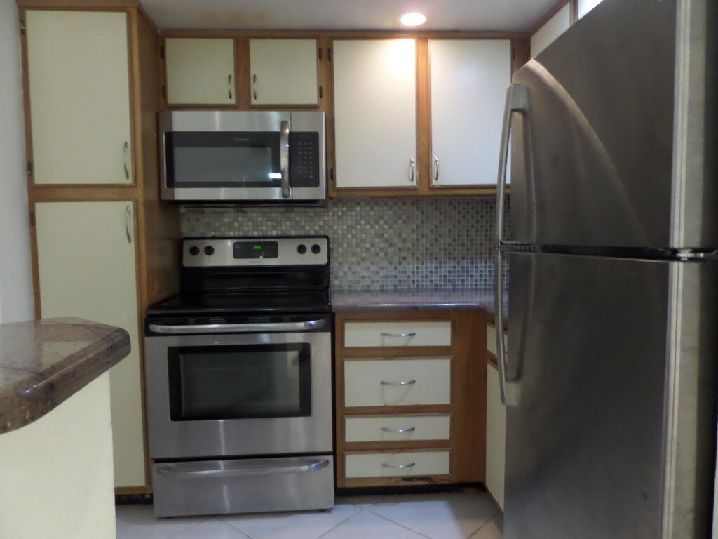 PONTE VERDE AT PALM BEACH LAKES CONDO - Residential Lease