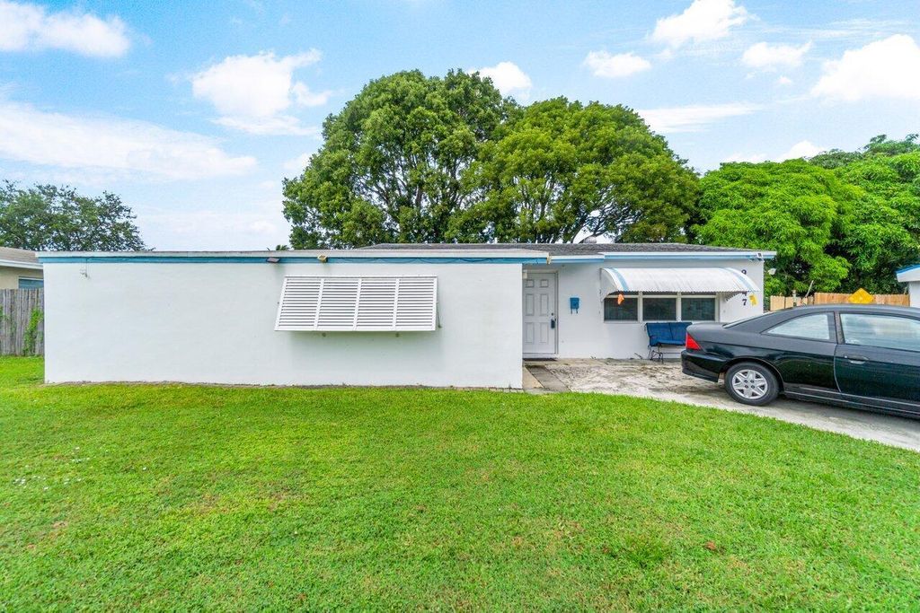 Photo of 9147 Reed Drive, Palm Beach Gardens, FL 33410 (MLS # R10914415)