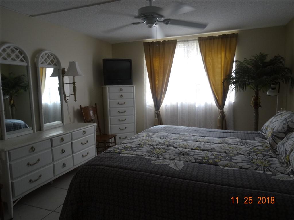 LAUDERDALE OAKS - Residential