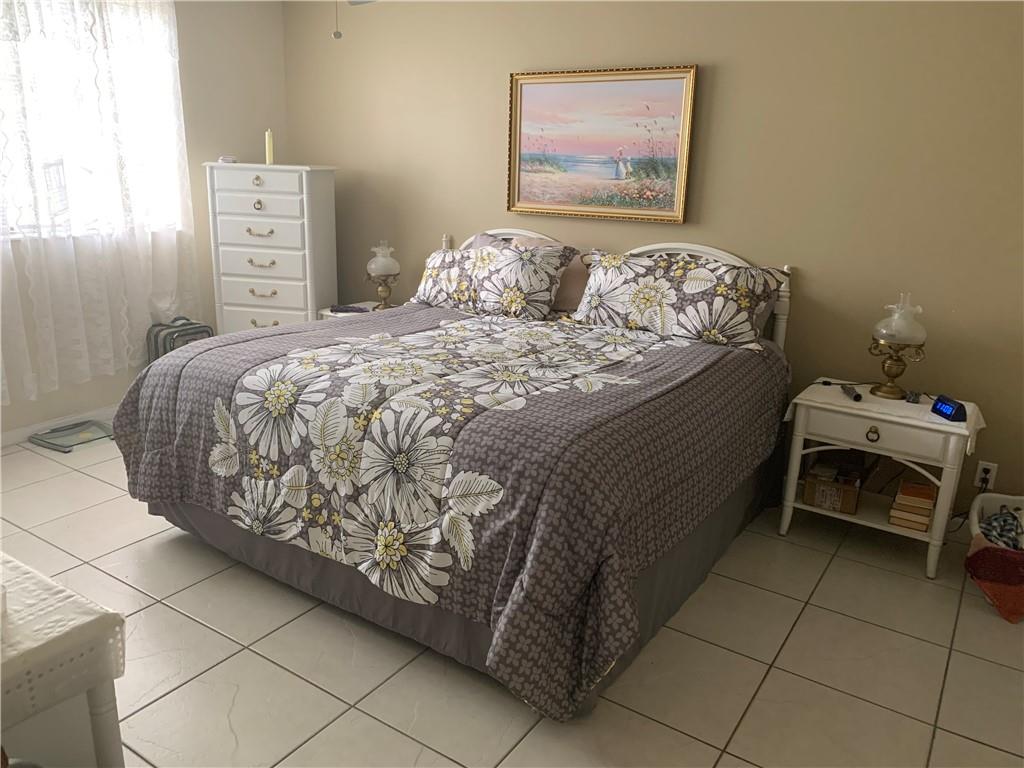 LAUDERDALE OAKS - Residential