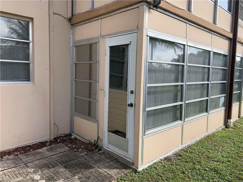 LAUDERDALE OAKS - Residential