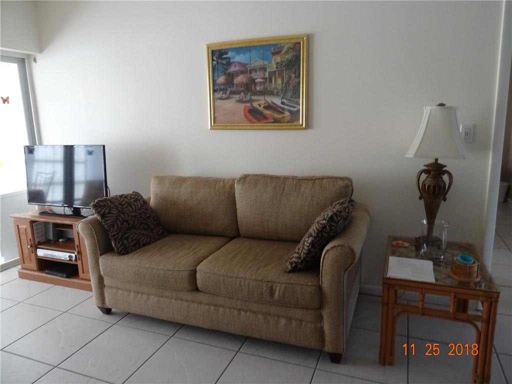 LAUDERDALE OAKS - Residential