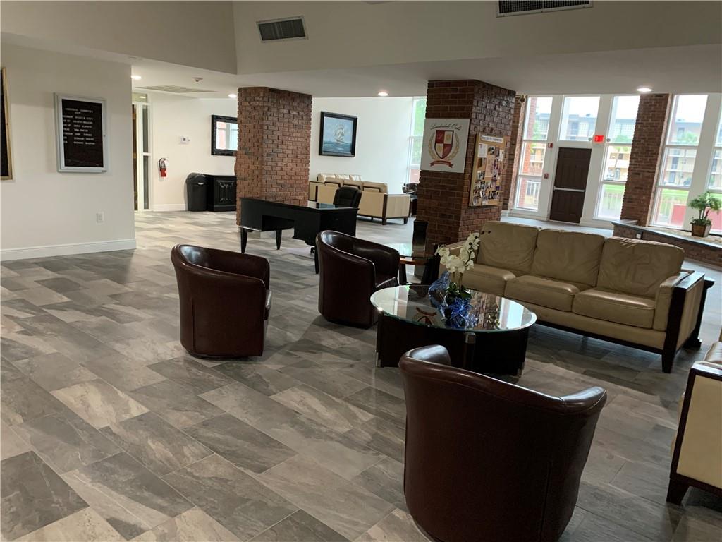 LAUDERDALE OAKS - Residential