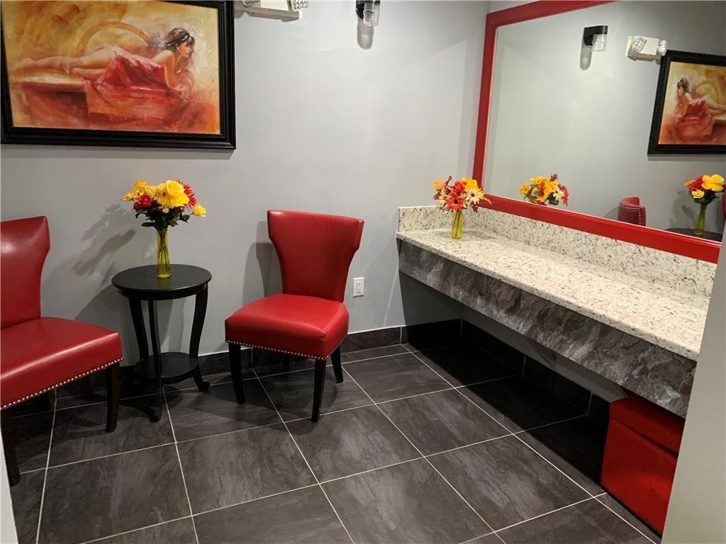 LAUDERDALE OAKS - Residential