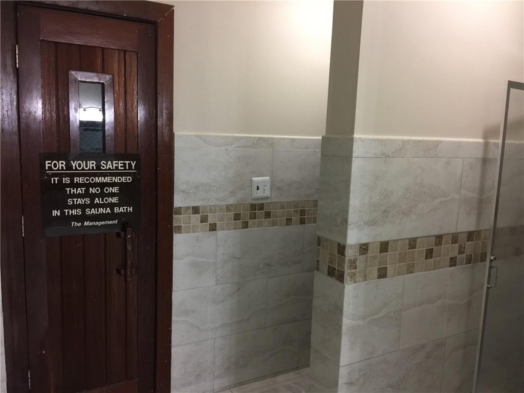 LAUDERDALE OAKS - Residential