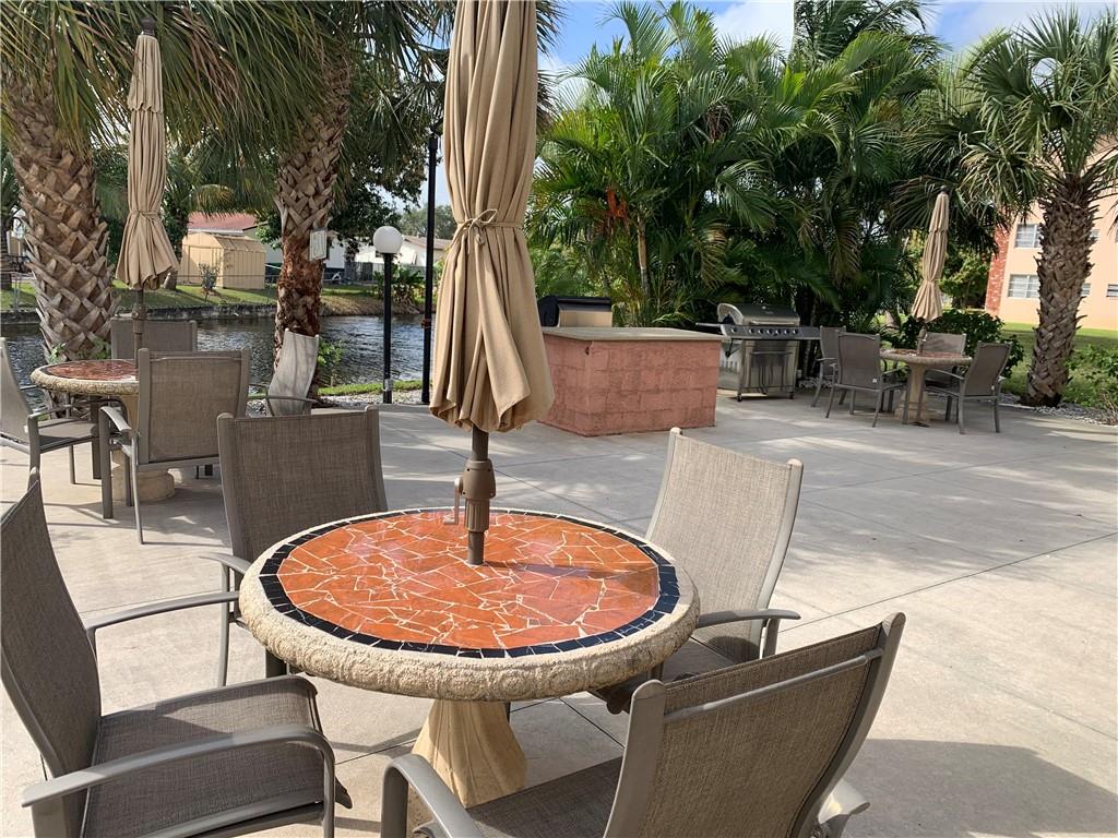 LAUDERDALE OAKS - Residential