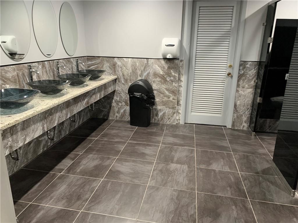 LAUDERDALE OAKS - Residential