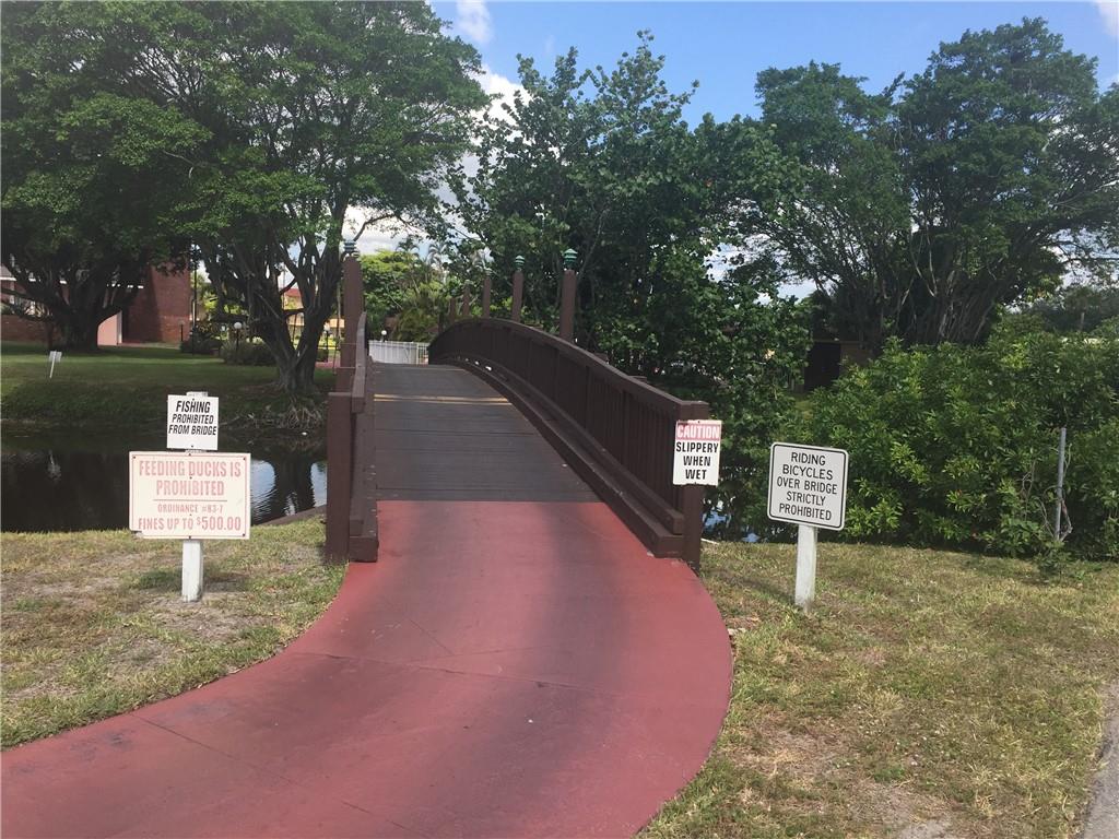 LAUDERDALE OAKS - Residential