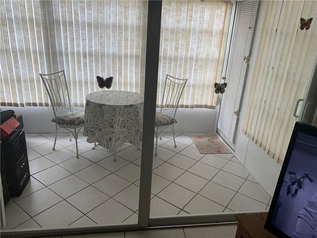 LAUDERDALE OAKS - Residential