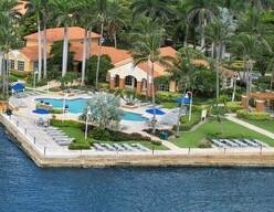 YACHT CLUB ON THE INTRACO - Residential