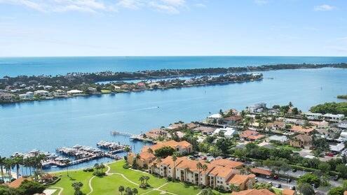 YACHT CLUB ON THE INTRACO - Residential