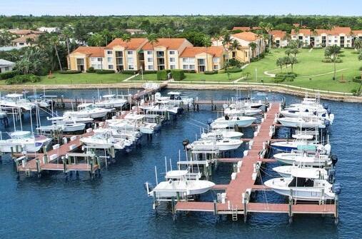 YACHT CLUB ON THE INTRACO - Residential
