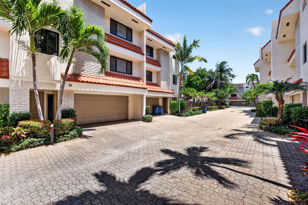 Photo of 1401 NE 9th Street #10, Fort Lauderdale, FL 33304 (MLS # B26042046)