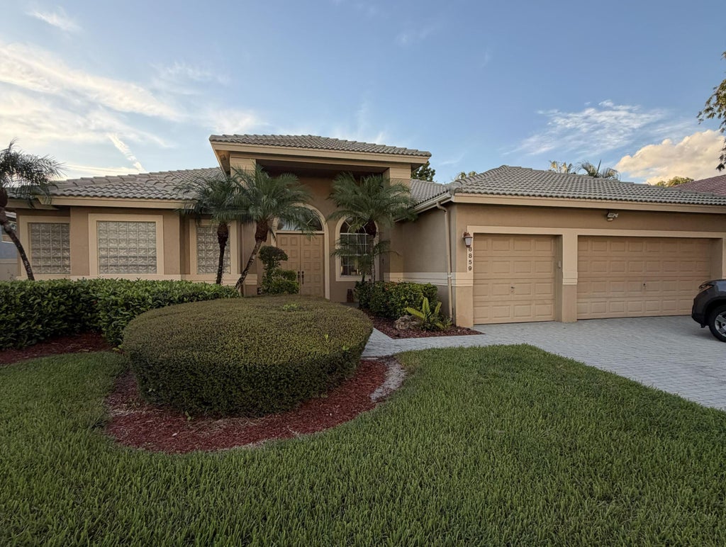 Photo of 8859 GEORGETOWN Lane, Boynton Beach, FL 33472 (MLS # B26086803)