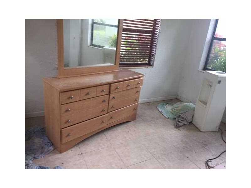 LAUDERDALE MANORS - Residential