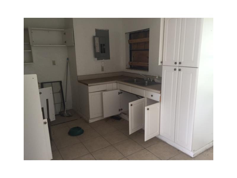 LAUDERDALE MANORS - Residential