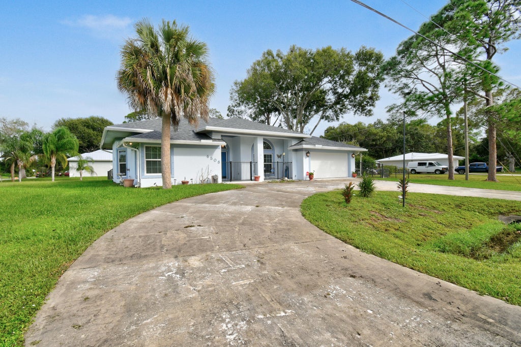 Photo of 6508 Kings Highway, Fort Pierce, FL 34951 (MLS # B26092203)