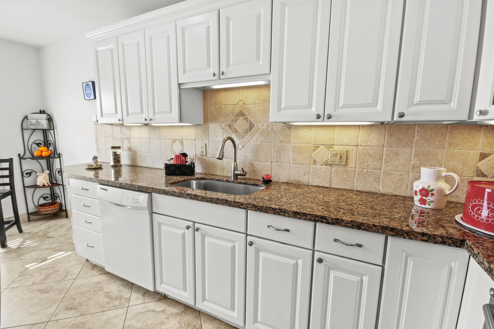 1041 Orange Terrace 102