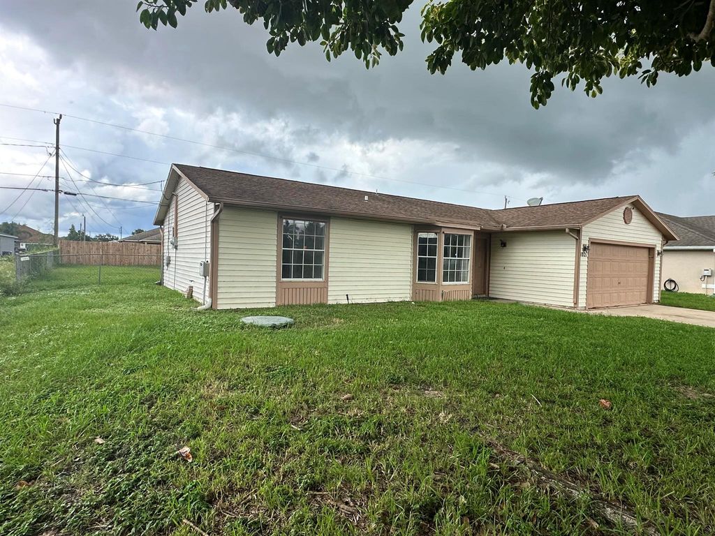 Photo of 1021 SW Dubois Avenue, Port Saint Lucie, FL 34953 (MLS # R10923247)