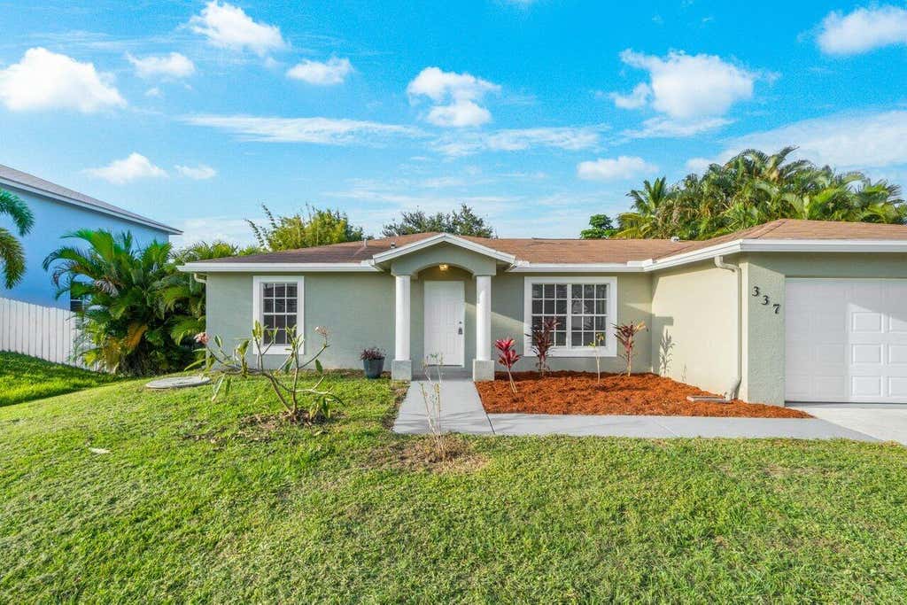 Photo of 337 SW Majestic Terrace, Port Saint Lucie, FL 34984 (MLS # R10941887)