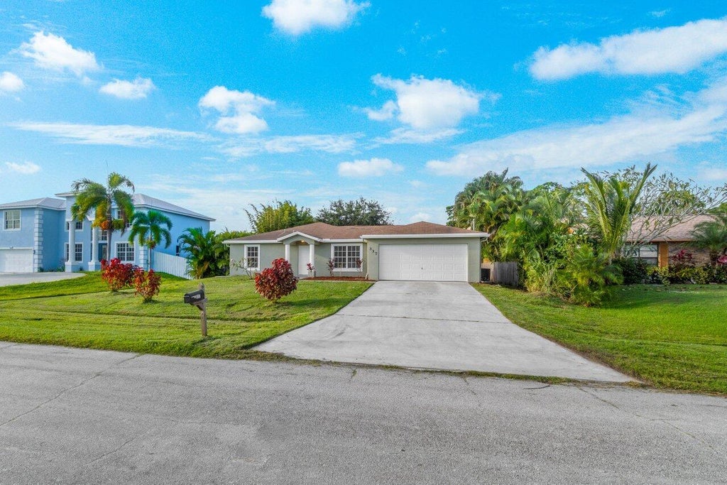 Photo of 337 SW Majestic Terrace, Port Saint Lucie, FL 34984 (MLS # R10941887)