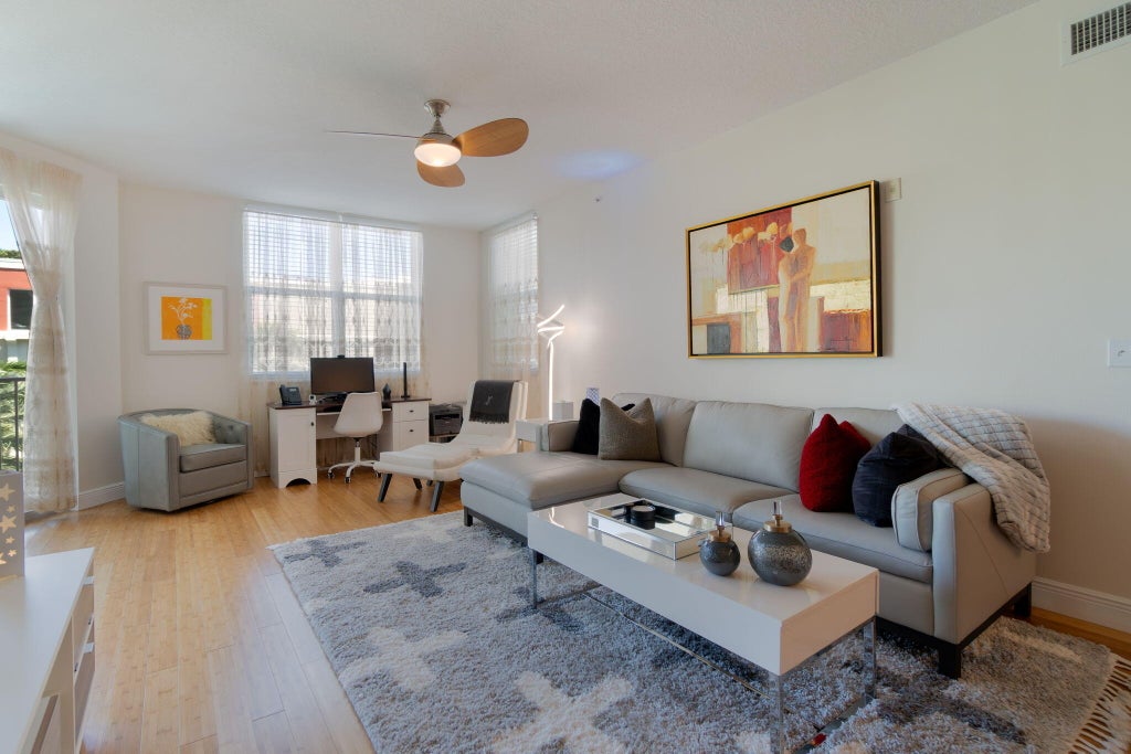 Photo of 804 E Windward Way #512, Lantana, FL 33462 (MLS # R10915434)