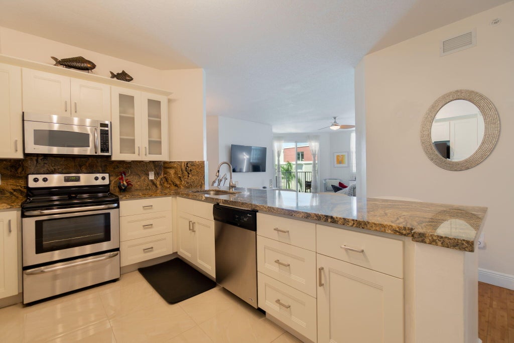 Photo of 804 E Windward Way #512, Lantana, FL 33462 (MLS # R10915434)