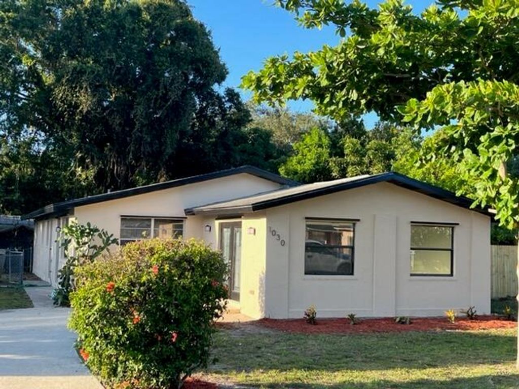 Photo of 1030 Martinique Avenue, Fort Pierce, FL 34982 (MLS # R10802984)