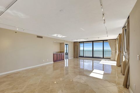 A home in Hutchinson Island