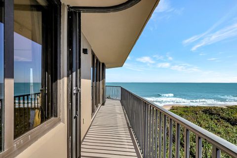 A home in Hutchinson Island