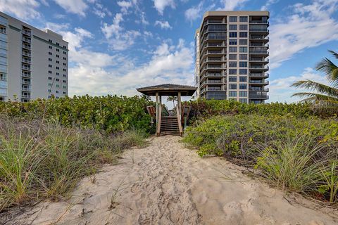 A home in Hutchinson Island