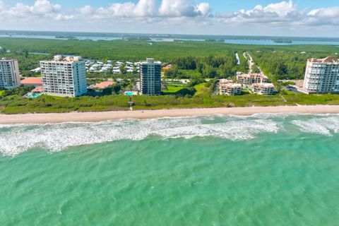 A home in Hutchinson Island