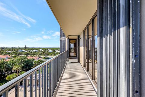 A home in Hutchinson Island