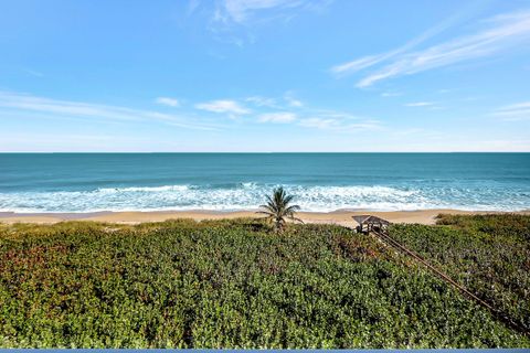 A home in Hutchinson Island