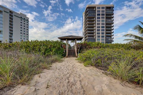 A home in Hutchinson Island