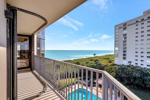 A home in Hutchinson Island