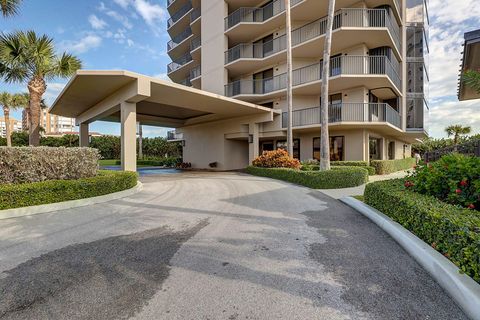 A home in Hutchinson Island