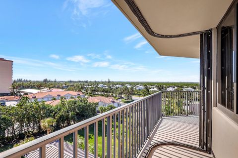 A home in Hutchinson Island