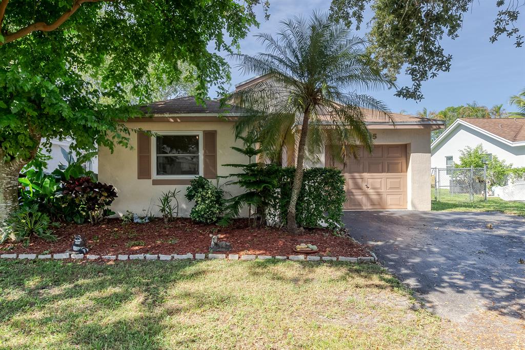BEAUTIFUL 3 BEDROOM 2 BATH HOME HURRICANE IMPACT WINDOWS!! TILE THROUGHOUT, NICE BACKYARD ON CANALLOCATED IN THE HIGHLY DESIRED HAMMOCK ESTATESOPEN HOUSE:FRIDAY 10/29 5PM - 7PMSATURDAY 10/30 12:00 NOON - 2:00PM
