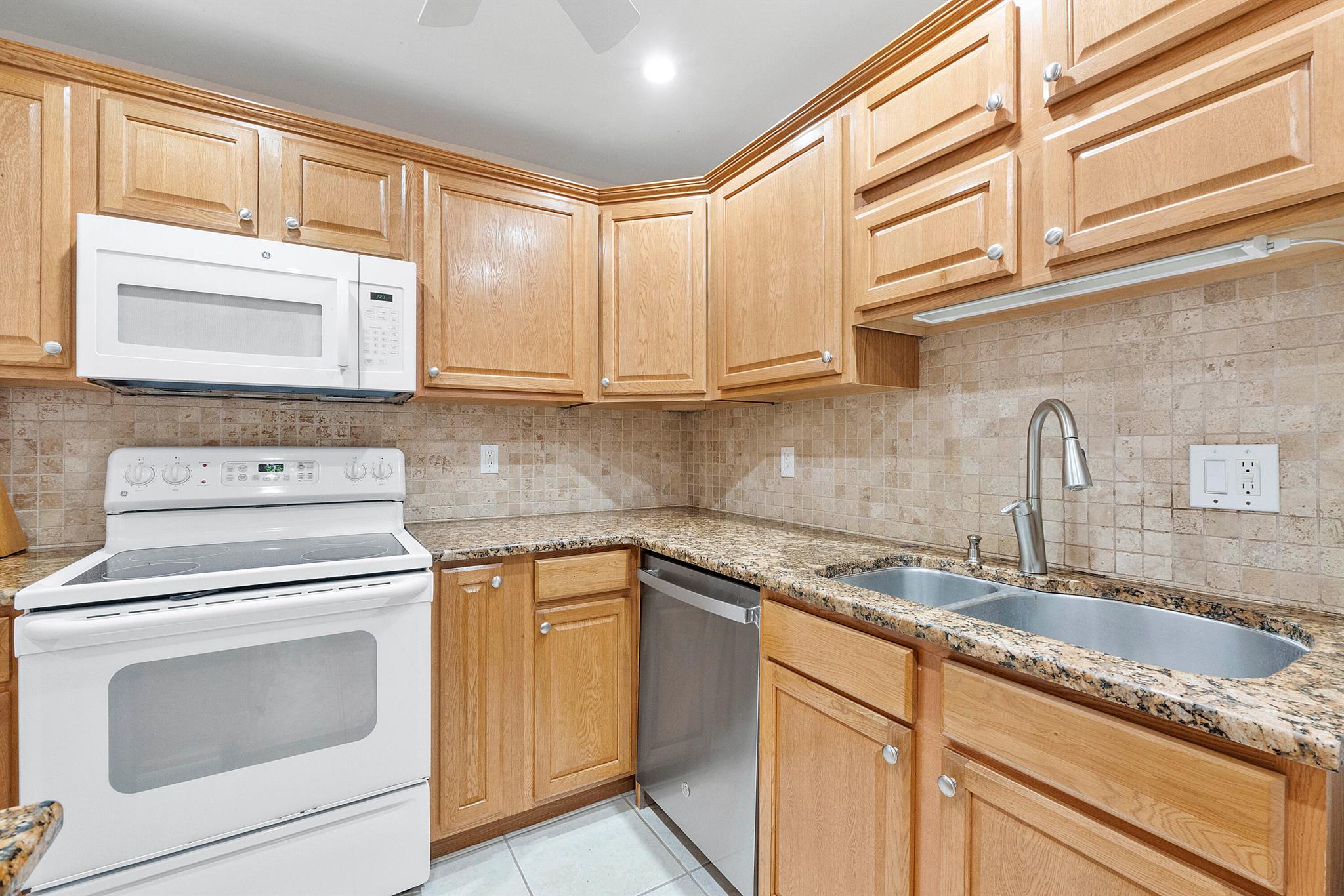 LIMETREE CONDO - Residential