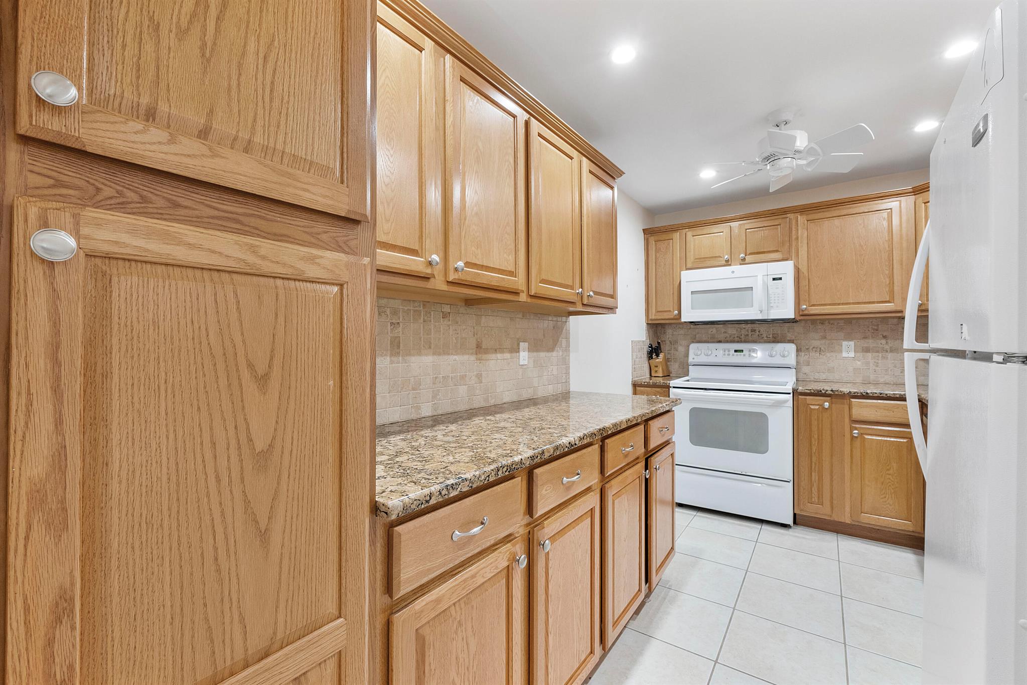 LIMETREE CONDO - Residential