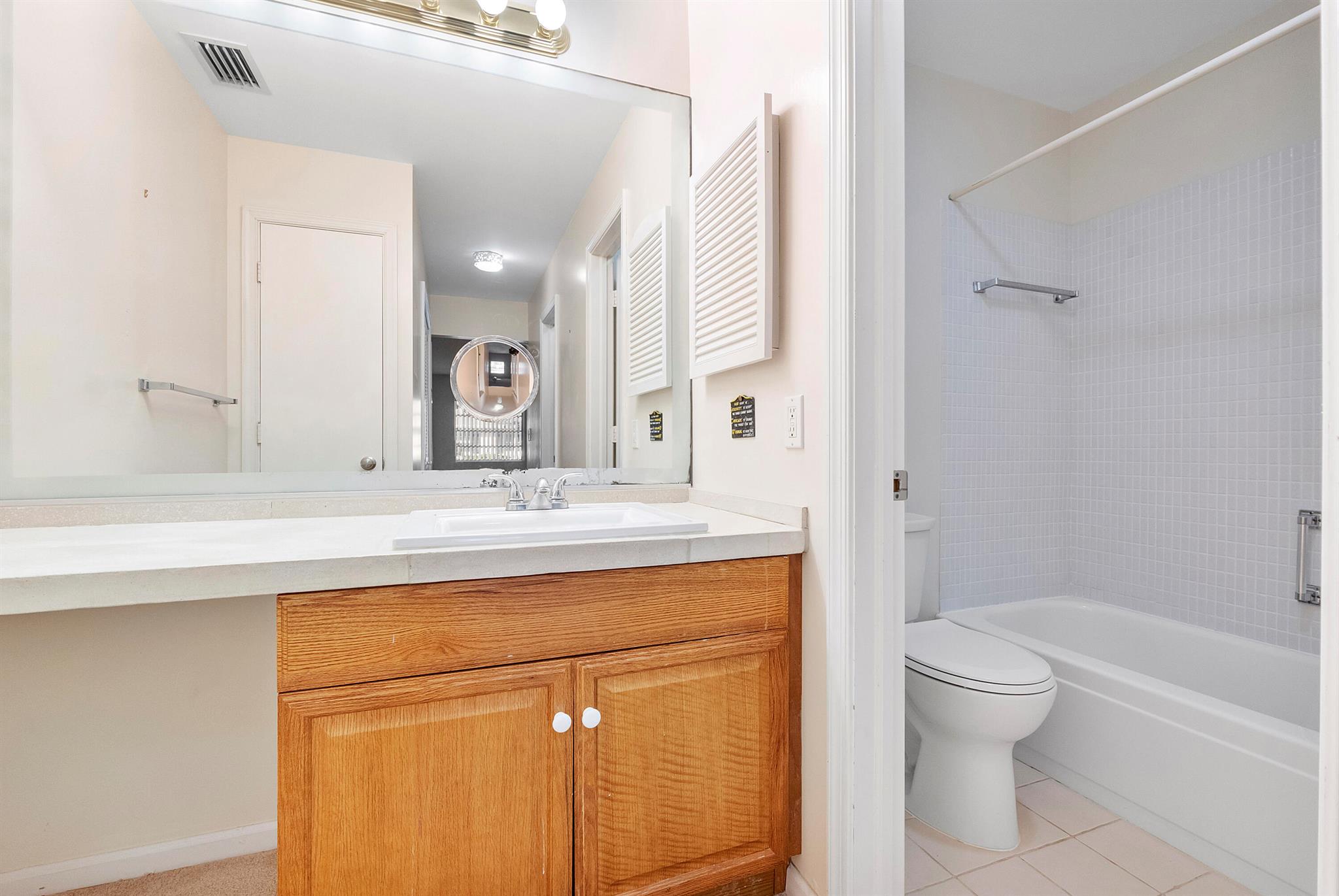 LIMETREE CONDO - Residential