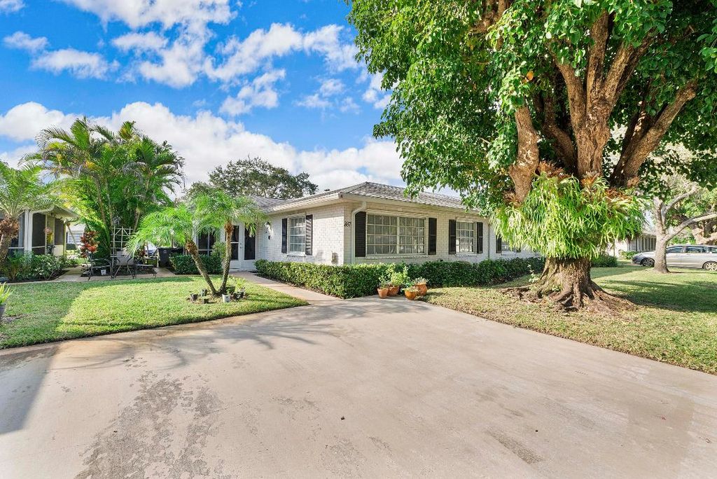 Photo of 10109 S 44th Drive S, Boynton Beach, FL 33436 (MLS # R11144600)