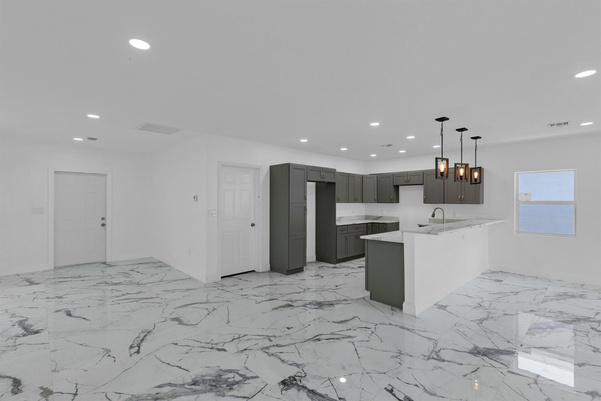 2933 NW 8th Court