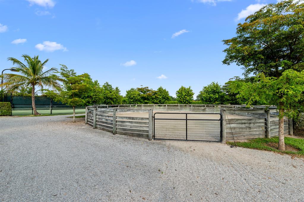 SADDLE TRAIL PARK OF WELLINGTON - Residential