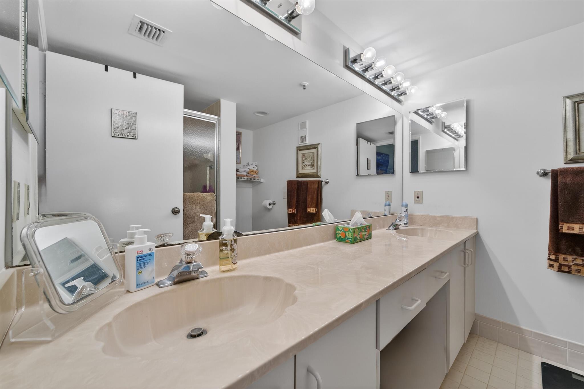 HUNTINGTON POINTE - Residential